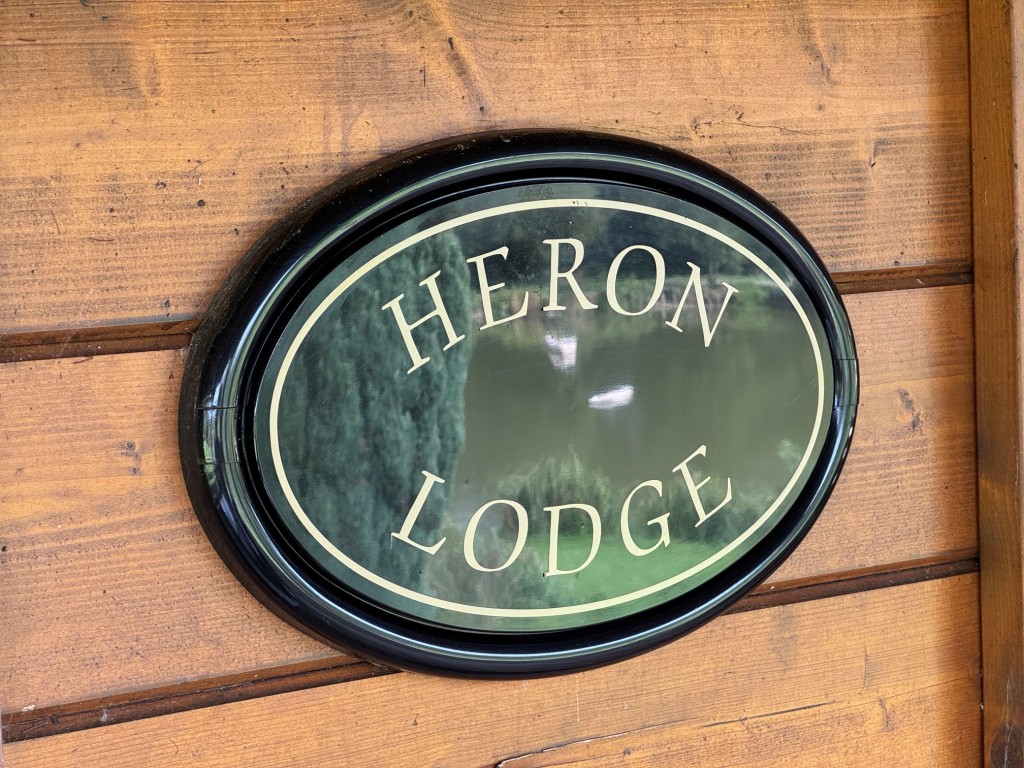 Lot: 71 - FREEHOLD TEN ACRE SITE WITH LAKES AND LODGES - Heron Lodge sign